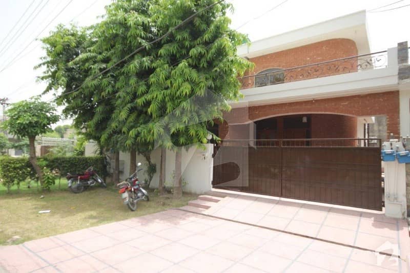 ڈی ایچ اے فیز 2 ڈیفنس (ڈی ایچ اے) لاہور میں 5 کمروں کا 1 کنال مکان 5 کروڑ میں برائے فروخت۔