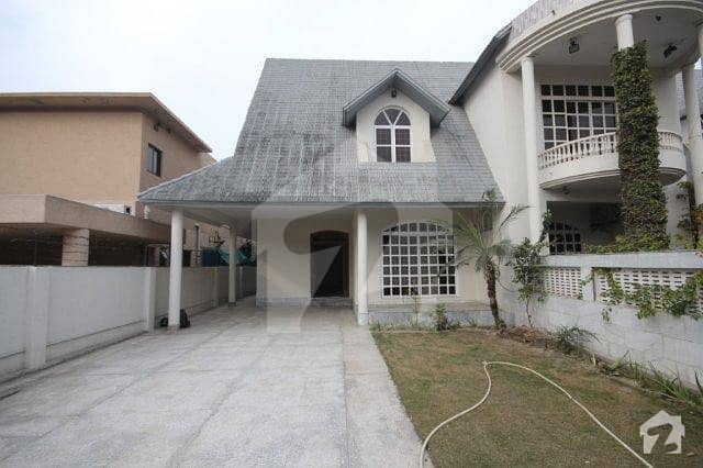1 Kanal A Grand Beautiful Luxury Bungalow For Sale in dha phase 2