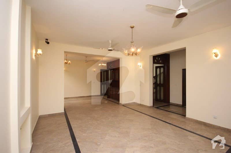 1 Kanal A Grand Beautiful Luxury Bungalow For Sale in dha phase 1