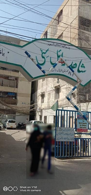 عابد ٹاؤن کراچی میں 4 کمروں کا 4 مرلہ فلیٹ 61 لاکھ میں برائے فروخت۔