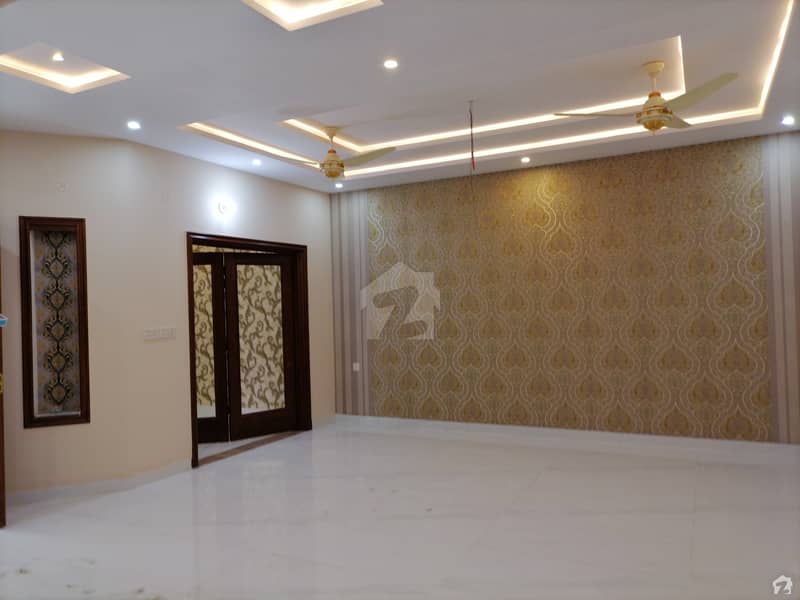 House For Grabs In 6 Marla Faisalabad
