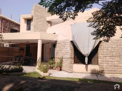 شامی روڈ پشاور میں 5 کمروں کا 1 کنال مکان 6.5 کروڑ میں برائے فروخت۔