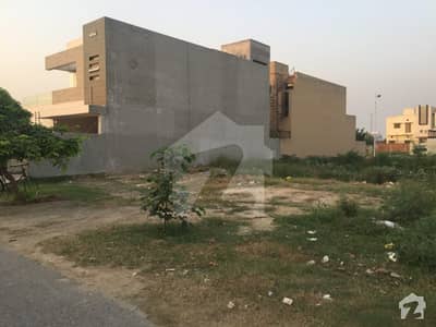 لالہ زار لاہور میں 1 کنال رہائشی پلاٹ 2.45 کروڑ میں برائے فروخت۔