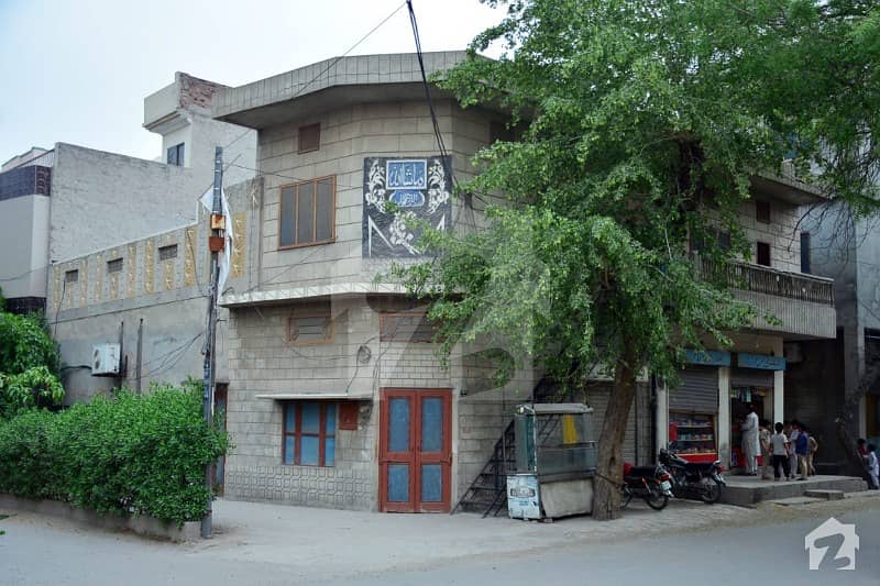 غلام محمد آباد فیصل آباد میں 3 کمروں کا 8 مرلہ مکان 4 کروڑ میں برائے فروخت۔