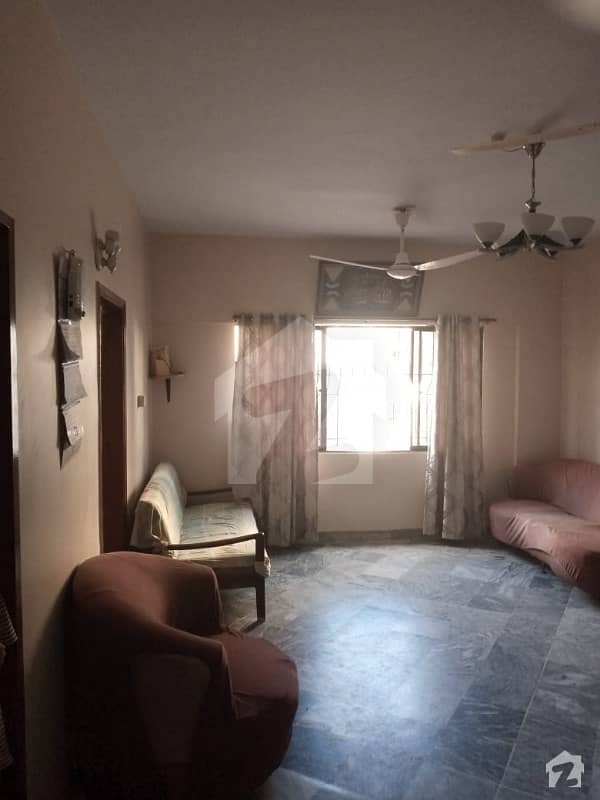 بہادر آباد گلشنِ اقبال ٹاؤن کراچی میں 5 کمروں کا 7 مرلہ فلیٹ 1.4 کروڑ میں برائے فروخت۔