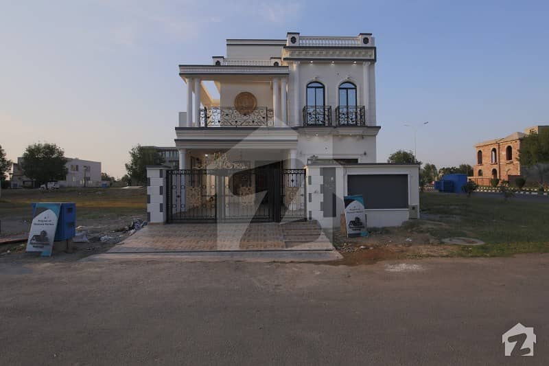 10 Marla Luxury House For Sale In M2a On Main Boulevard