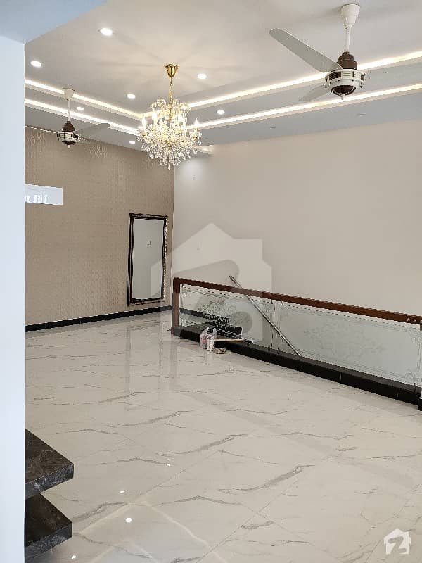 ایڈن ویلی فیصل آباد میں 4 کمروں کا 10 مرلہ مکان 3.75 کروڑ میں برائے فروخت۔