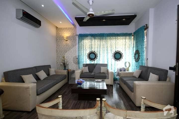 طارق گارڈنز ۔ بلاک بی طارق گارڈنز لاہور میں 6 کمروں کا 10 مرلہ مکان 2.4 کروڑ میں برائے فروخت۔
