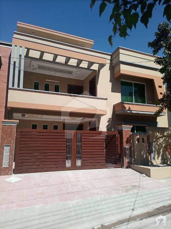 سوان گارڈن ۔ بلاک اے سوان گارڈن اسلام آباد میں 8 کمروں کا 12 مرلہ مکان 2.6 کروڑ میں برائے فروخت۔