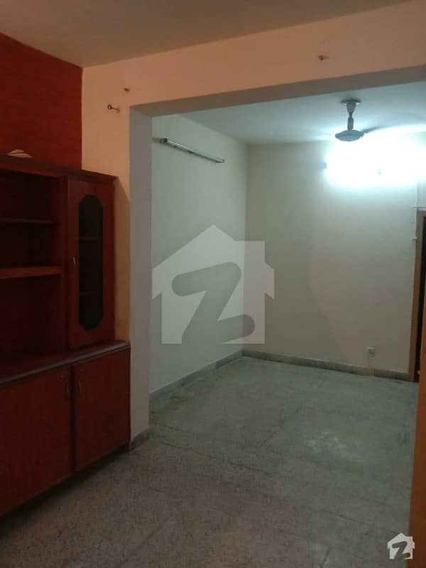 علامہ اقبال ٹاؤن لاہور میں 3 کمروں کا 6 مرلہ مکان 40 ہزار میں کرایہ پر دستیاب ہے۔