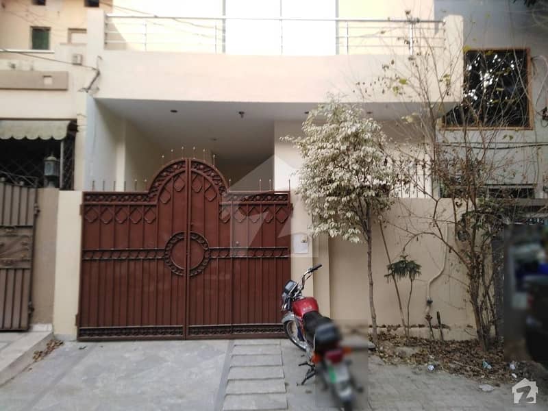 جوہر ٹاؤن فیز 2 - بلاک جے1 جوہر ٹاؤن فیز 2 جوہر ٹاؤن لاہور میں 4 کمروں کا 6 مرلہ مکان 1.4 کروڑ میں برائے فروخت۔