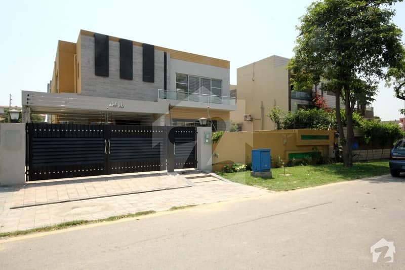 1 kanal Stylish House for Rent in Phase 8 DHA