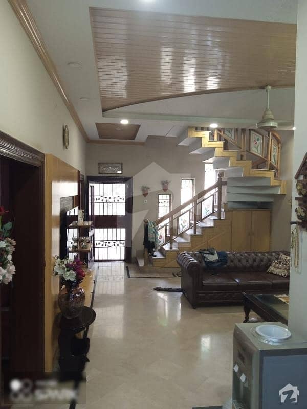 النور گارڈن فیصل آباد میں 6 کمروں کا 10 مرلہ مکان 1.85 کروڑ میں برائے فروخت۔