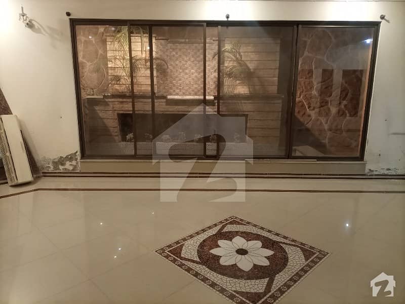 جوہر ٹاؤن فیز 1 جوہر ٹاؤن لاہور میں 5 کمروں کا 1 کنال مکان 1.6 لاکھ میں کرایہ پر دستیاب ہے۔
