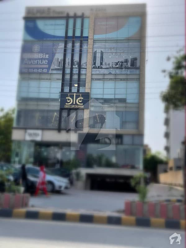 گلبرگ 3 گلبرگ لاہور میں 2.05 کنال عمارت 65 کروڑ میں برائے فروخت۔
