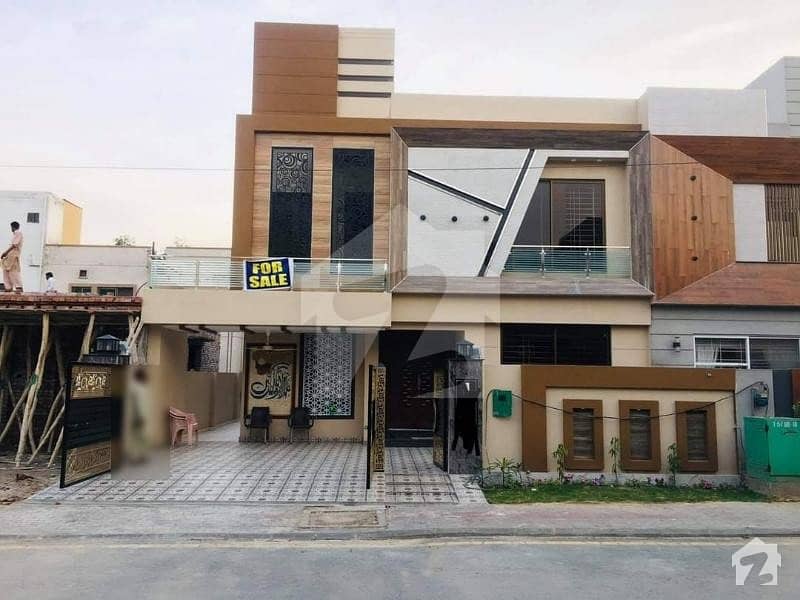 بحریہ ٹاؤن گلبہار بلاک بحریہ ٹاؤن سیکٹر سی بحریہ ٹاؤن لاہور میں 5 کمروں کا 10 مرلہ مکان 2.3 کروڑ میں برائے فروخت۔