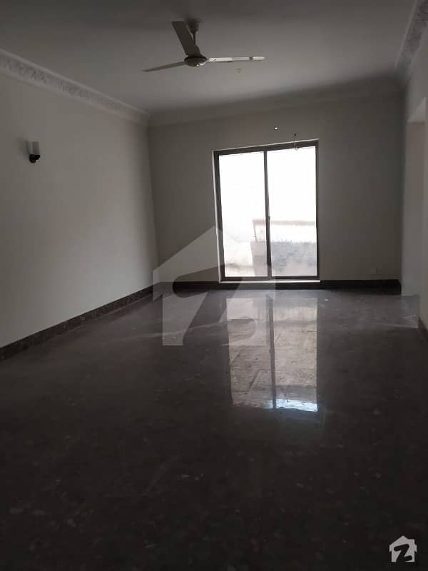 1.5 Kanal 4 Bedrooms House For Rent In Main Cantt Lahore