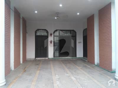 گارڈن ٹاؤن - اتاترک بلاک گارڈن ٹاؤن لاہور میں 11 کمروں کا 1 کنال کمرہ 10 ہزار میں کرایہ پر دستیاب ہے۔