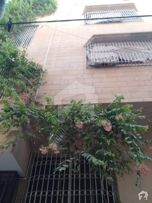Flat For Sale In PIB Colony 200 Sq. Yd 2nd Floor With Roof Good Condition