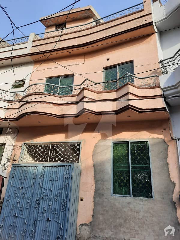 علامہ اقبال ٹاؤن لاہور میں 3 کمروں کا 3 مرلہ مکان 66 لاکھ میں برائے فروخت۔