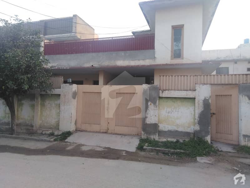 Ideally Located House Of 10 Marla Is Available For Sale In Lahore