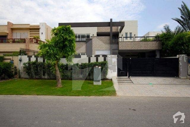 1 Kanal House 7 beds Basement for Rent in phase 5 DHA
