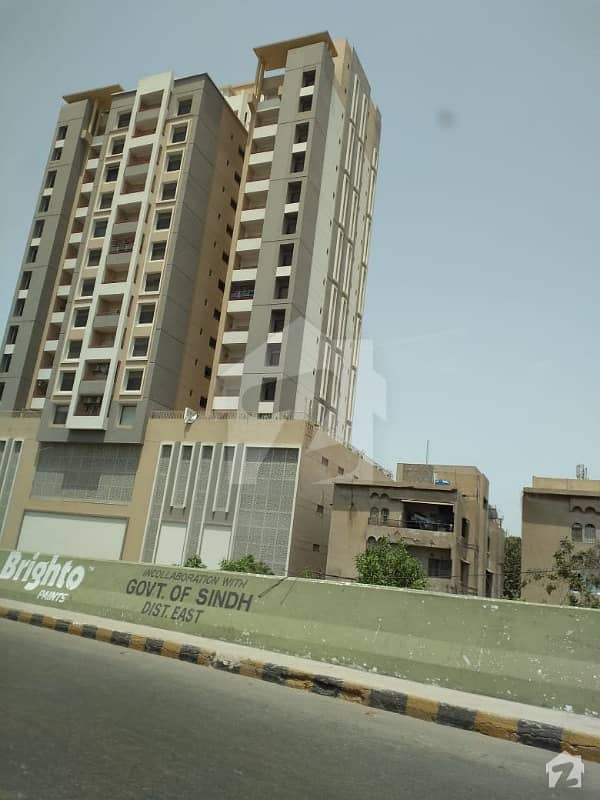 شاہراہِ قائدین کراچی میں 3 کمروں کا 10 مرلہ فلیٹ 4.37 کروڑ میں برائے فروخت۔