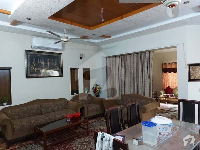 بحریہ ٹاؤن جینیپر بلاک بحریہ ٹاؤن سیکٹر سی بحریہ ٹاؤن لاہور میں 5 کمروں کا 10 مرلہ مکان 2.1 کروڑ میں برائے فروخت۔