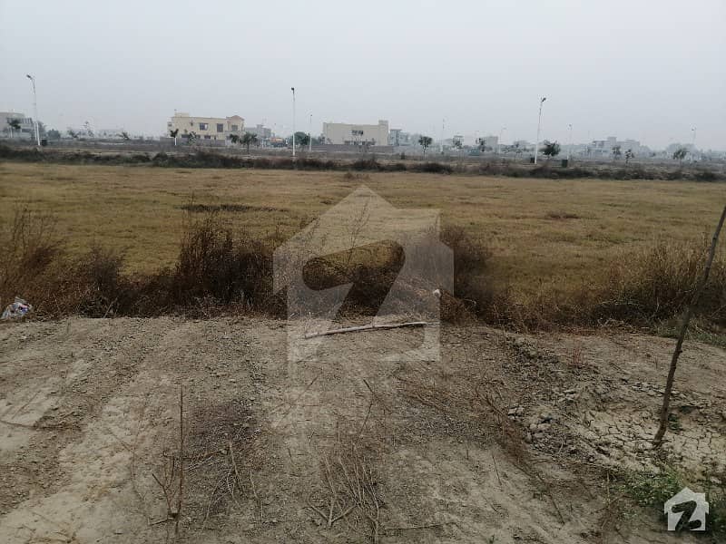 DHA PHASE 8 LAHORE 1 KANAL BLOCK - V IDEAL LOCATION POSSESSION AVAILABLE BEST TIME TO BUYING AND INVESTMENT
