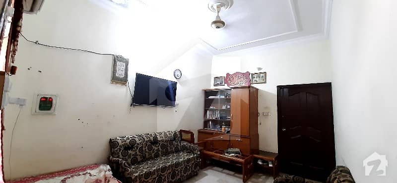 کچہری روڈ ملتان میں 2 کمروں کا 3 مرلہ مکان 65 لاکھ میں برائے فروخت۔