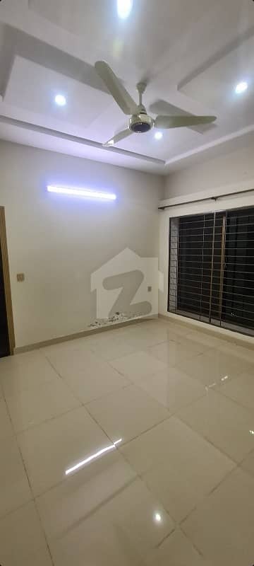 Iqbal Town 4.5 Marla House For Rent