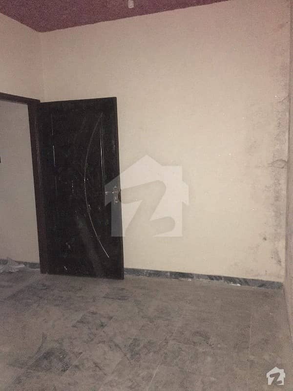 حاجی پورہ روڈ سیالکوٹ میں 2 کمروں کا 1 مرلہ مکان 22 لاکھ میں برائے فروخت۔
