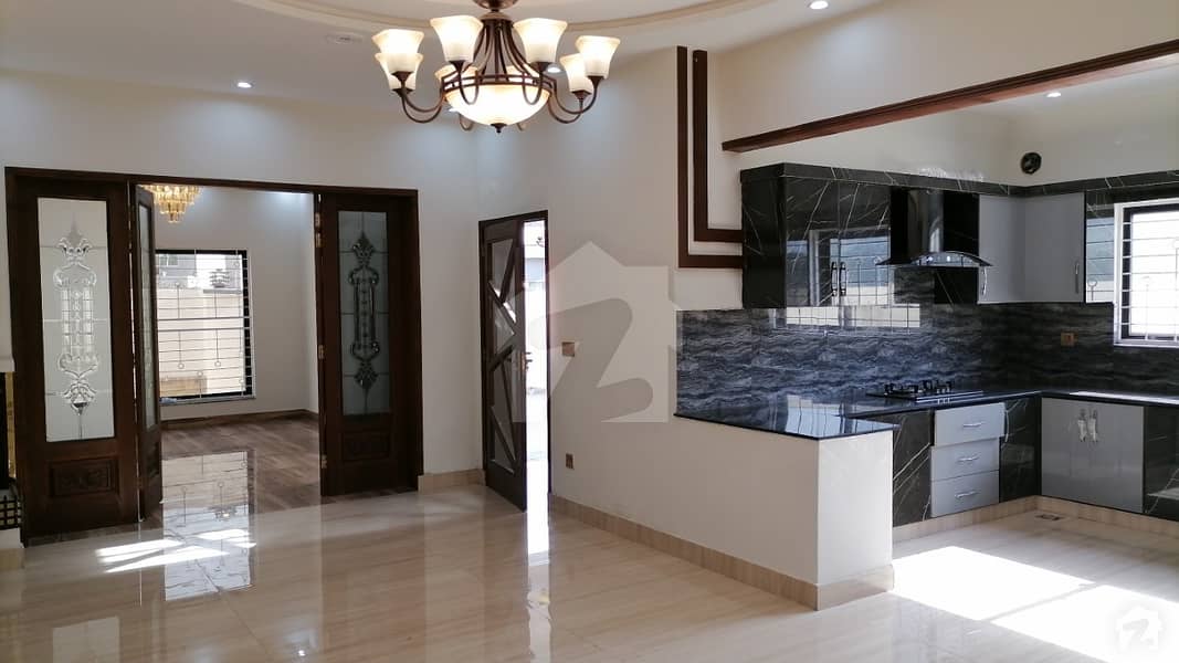 10 Marla Brand New Spanish House Facing Park For Sale Nect To 100 Foot Main Boulevard