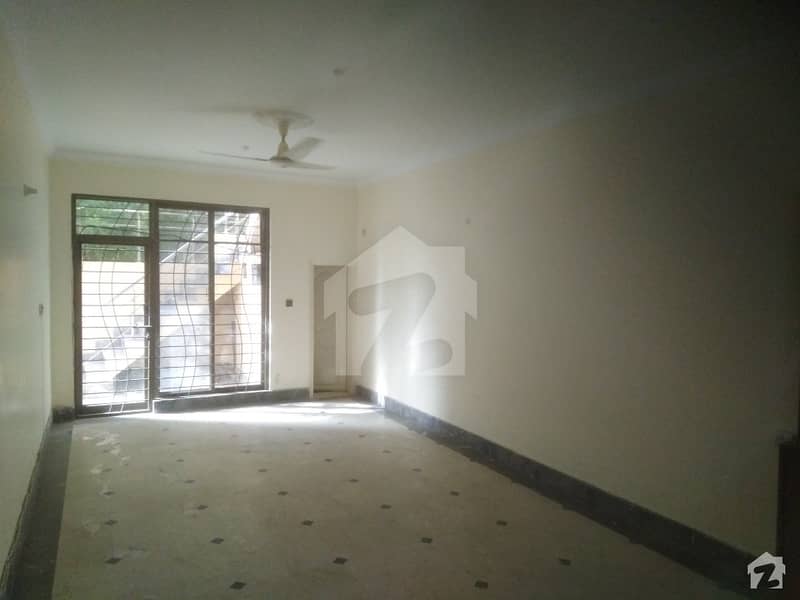 گلبرگ لاہور میں 7 کمروں کا 1 کنال مکان 3.5 لاکھ میں کرایہ پر دستیاب ہے۔