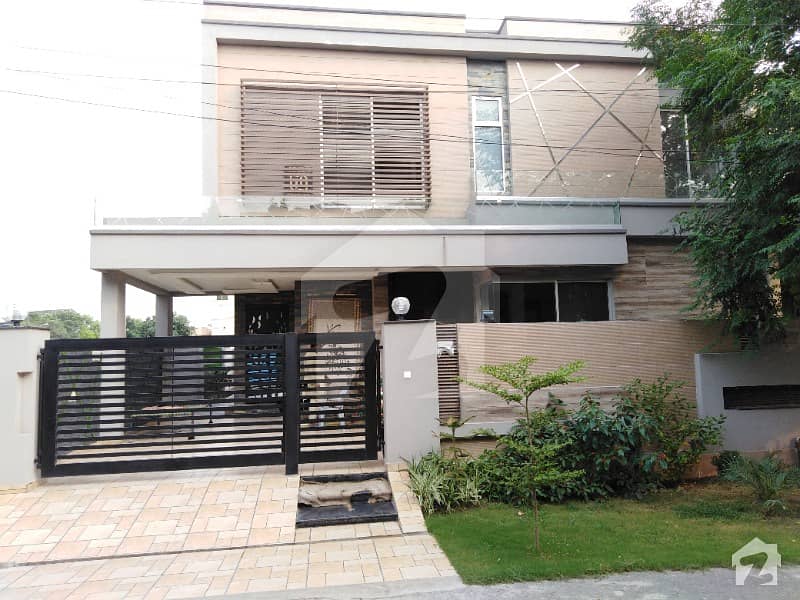 13 Marla Luxury Bungalow For Sale At Prime Location Hot Offer Near Park Commercial