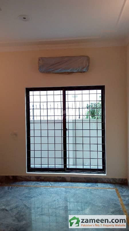 1 Kanal Beautiful Lower Portion Available For Rent In Dha Phase 4 Block AA