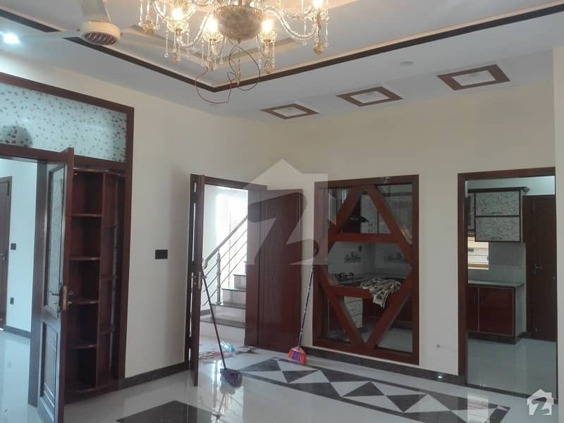 جوڈیشل کالونی فیز 3 جوڈیشل کالونی لاہور میں 6 کمروں کا 1.2 کنال مکان 4.5 کروڑ میں برائے فروخت۔