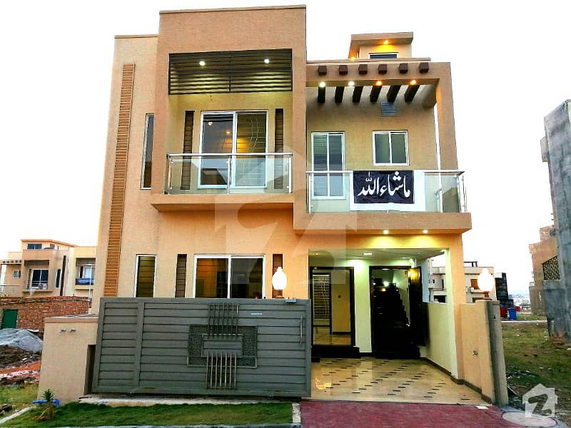 بحریہ ٹاؤن ۔ بلاک اے اے بحریہ ٹاؤن سیکٹرڈی بحریہ ٹاؤن لاہور میں 3 کمروں کا 5 مرلہ مکان 45 ہزار میں کرایہ پر دستیاب ہے۔