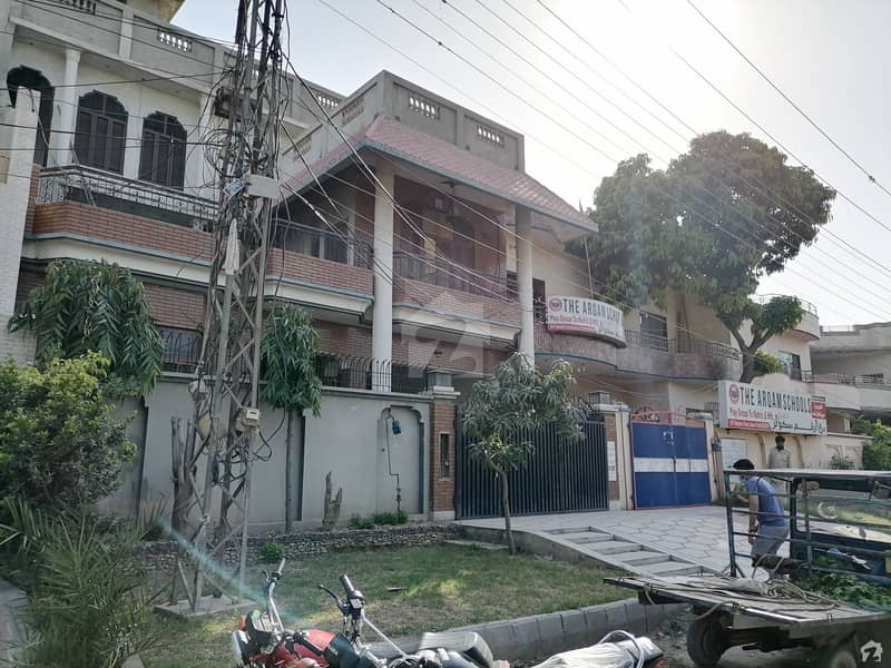 In Marghzar Officers Colony House Sized 10 Marla For Sale Marghzar