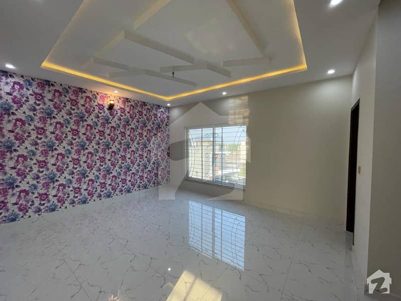 5 Marla Beautiful House For Sale In M7 B Facing Park