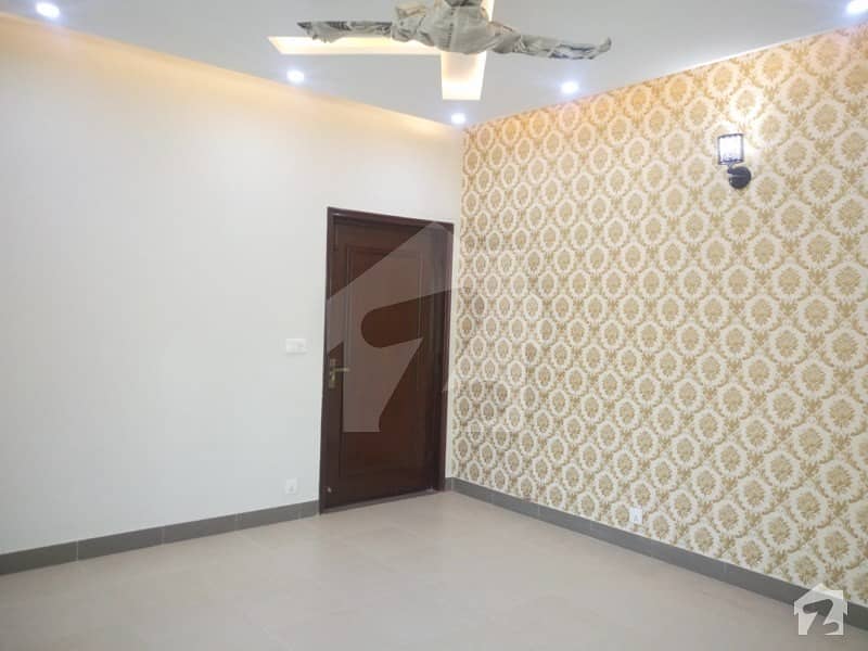 11 Marla House In Central Cantt For Sale