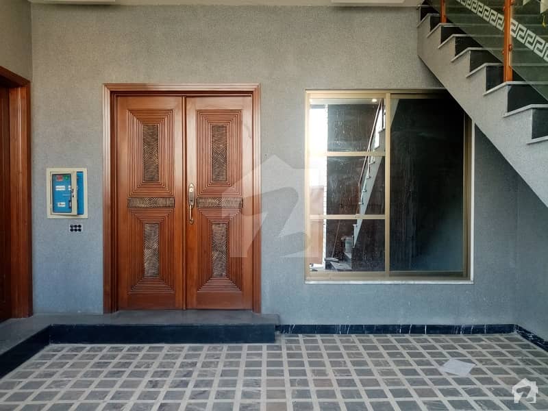 ٹیک ٹاؤن (ٹی این ٹی کالونی) ستیانہ روڈ فیصل آباد میں 6 مرلہ مکان 1.2 کروڑ میں برائے فروخت۔