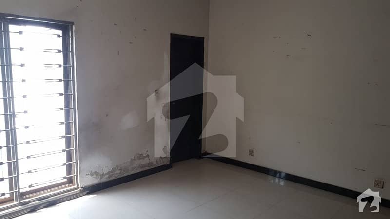 1125  Square Feet Upper Portion In Central Defence Road For Rent