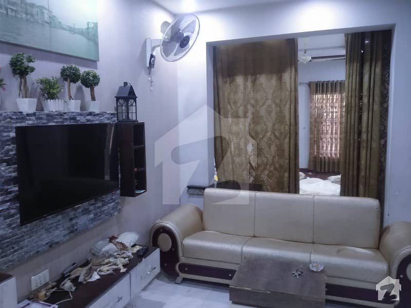 عابد مجید روڈ کینٹ لاہور میں 7 کمروں کا 2 کنال مکان 20 کروڑ میں برائے فروخت۔