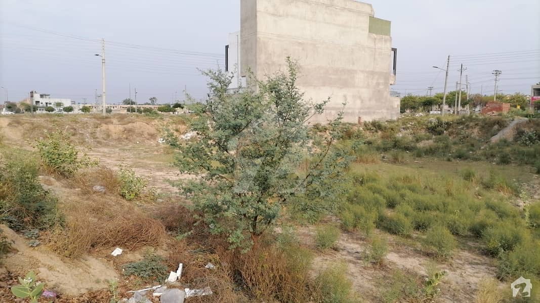 Plot No: 220 Block C Plot No: 220 Block C