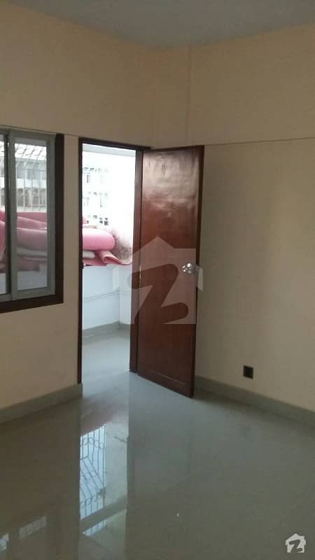 Sunny Arcade 3rd Floor Tile Flooring 3 Bed D/d Flat For Rent