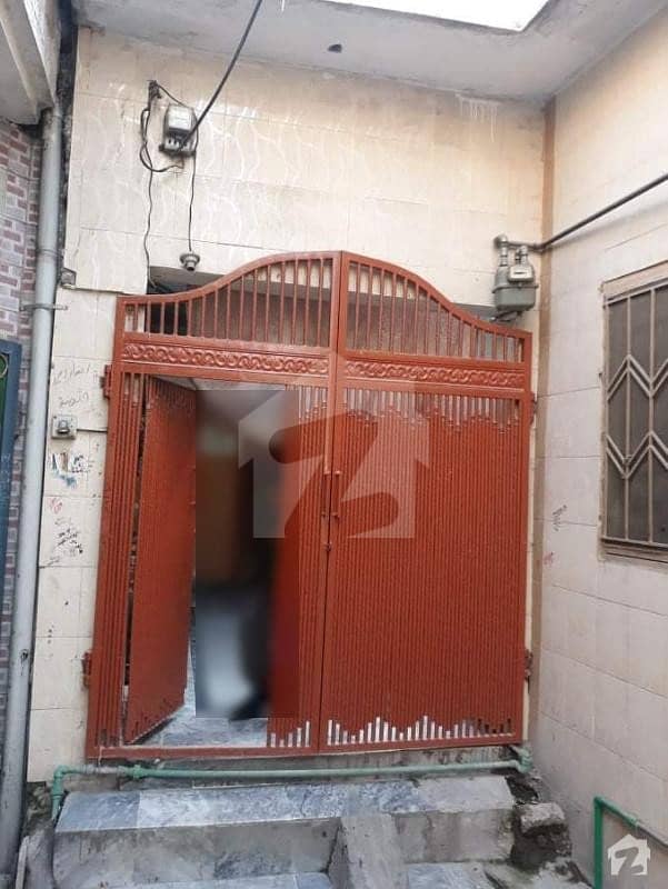 In Bangash Colony 675 Square Feet House For Sale