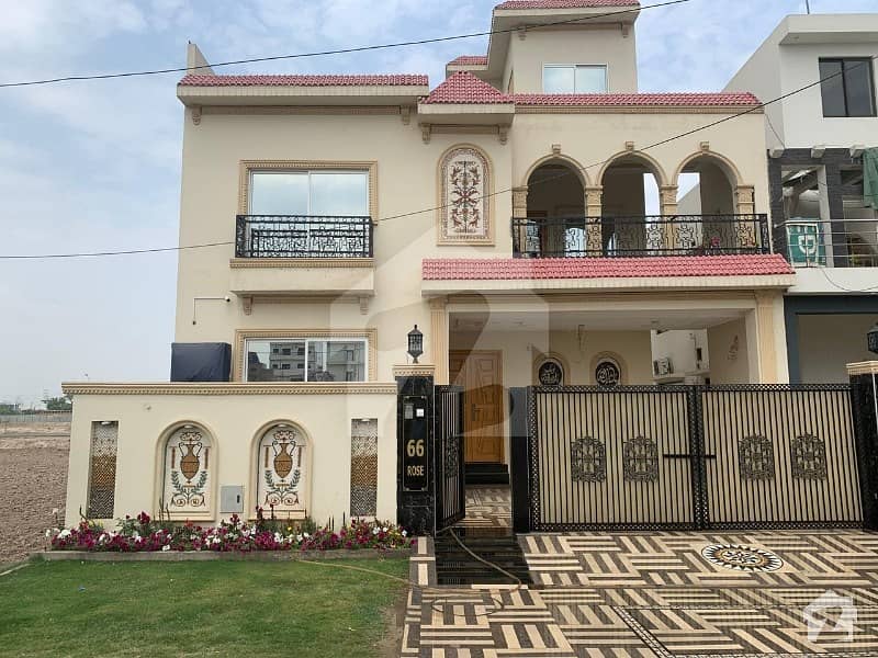 پارک ویو سٹی ۔ جاسمین بلاک پارک ویو سٹی لاہور میں 6 کمروں کا 10 مرلہ مکان 1.1 لاکھ میں کرایہ پر دستیاب ہے۔
