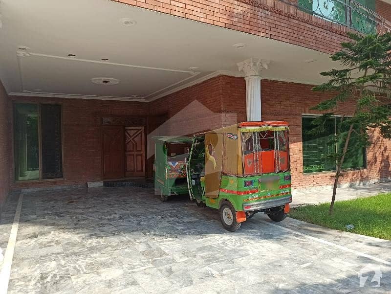 ماڈل ٹاؤن لِنک روڈ ماڈل ٹاؤن لاہور میں 5 کمروں کا 1 کنال مکان 4.5 کروڑ میں برائے فروخت۔