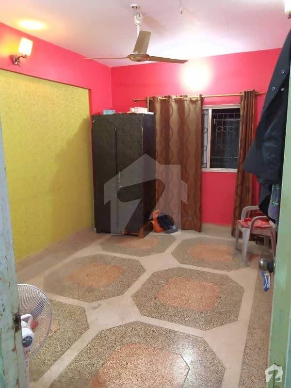 1059  Square Feet Flat Up For Sale In Lyari Town